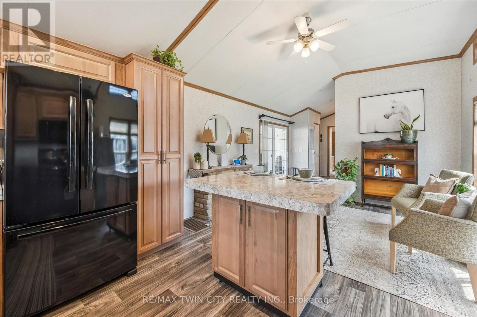 83 - 930 LAKESHORE ROAD Image 17