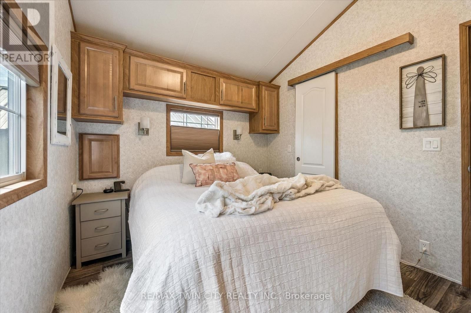 83 - 930 LAKESHORE ROAD Image 18