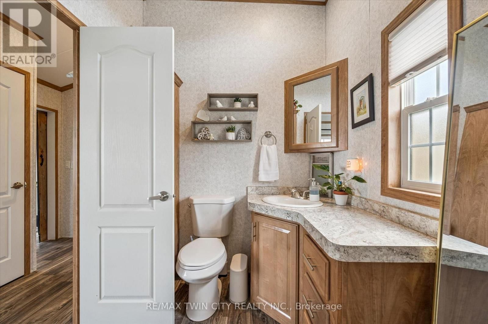 83 - 930 LAKESHORE ROAD Image 20