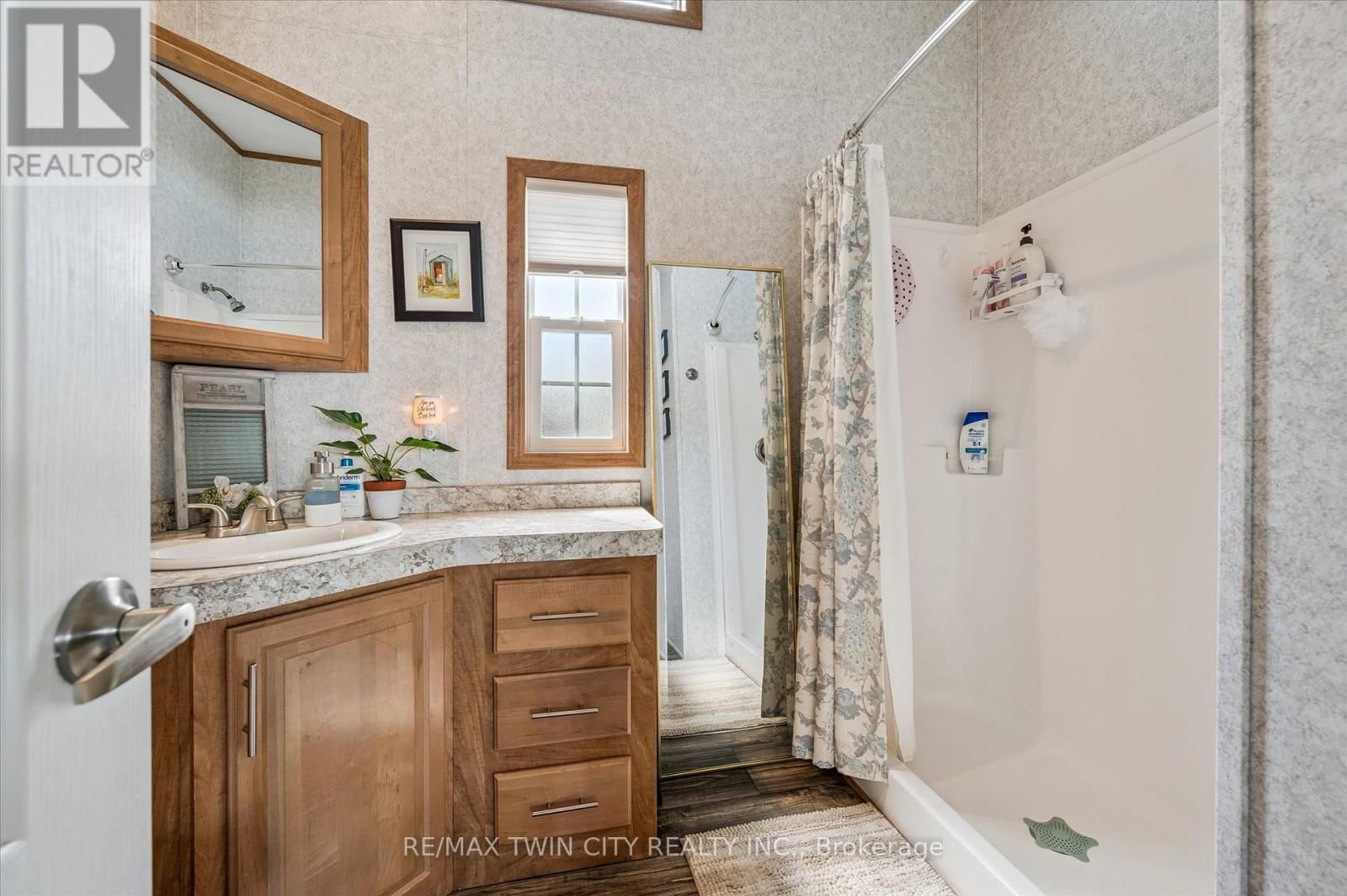 83 - 930 LAKESHORE ROAD Image 21