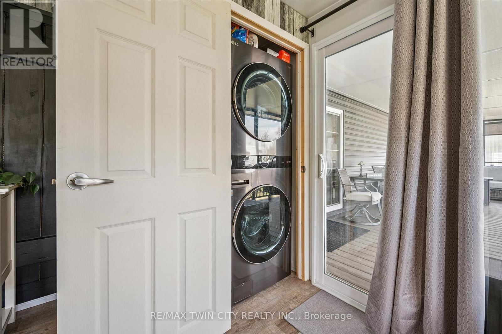 83 - 930 LAKESHORE ROAD Image 22