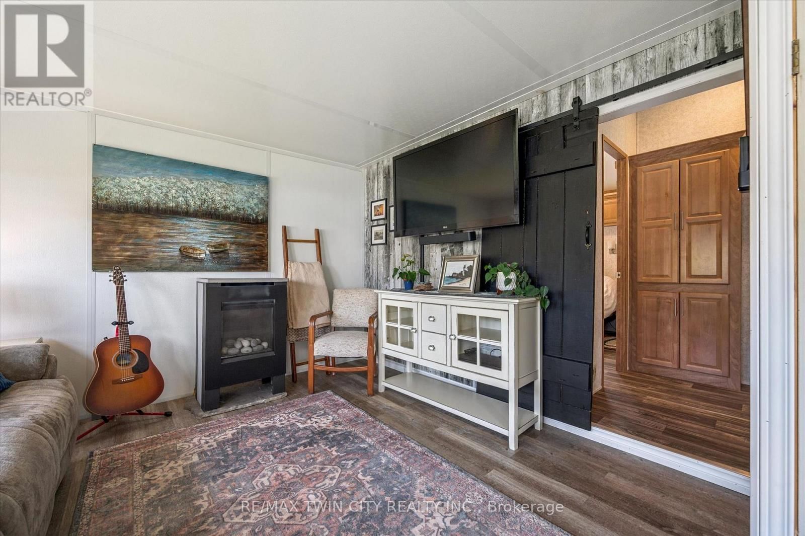 83 - 930 LAKESHORE ROAD Image 3