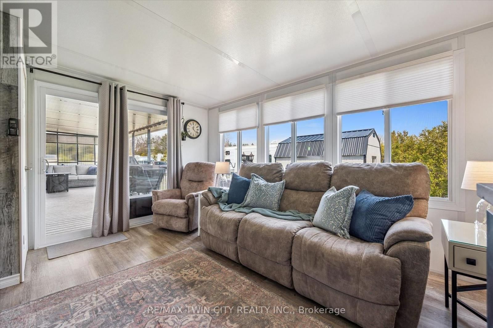 83 - 930 LAKESHORE ROAD Image 5