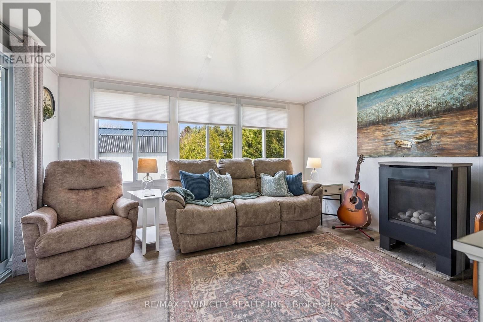 83 - 930 LAKESHORE ROAD Image 6