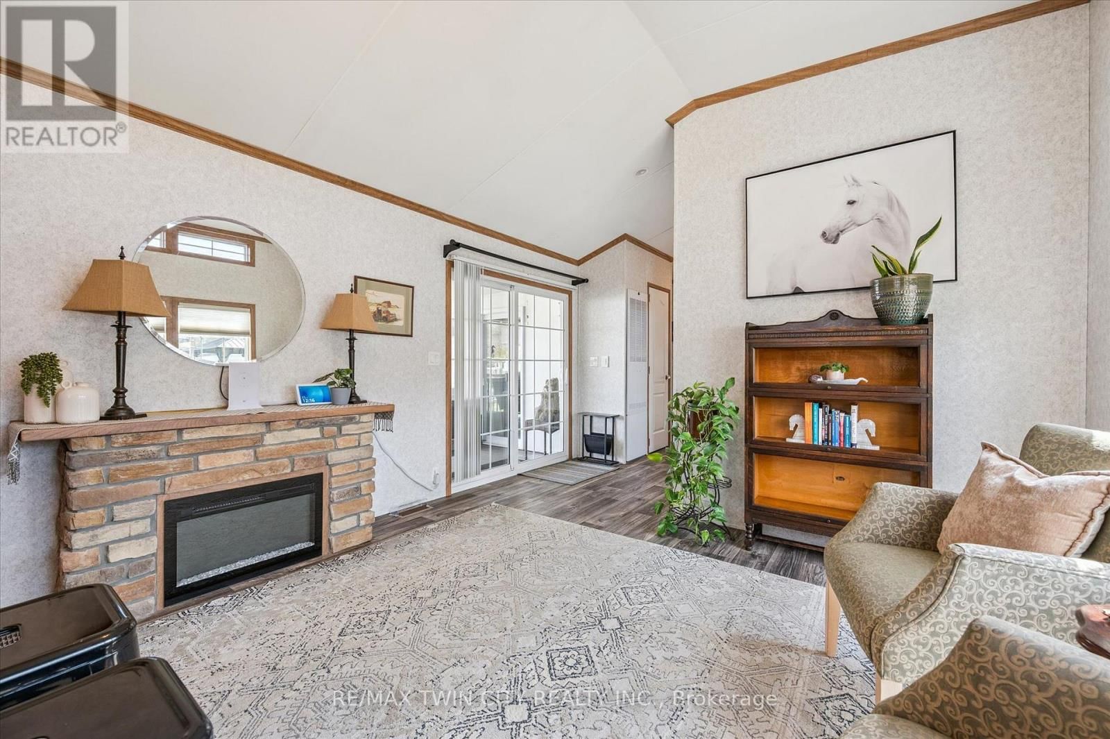 83 - 930 LAKESHORE ROAD Image 7