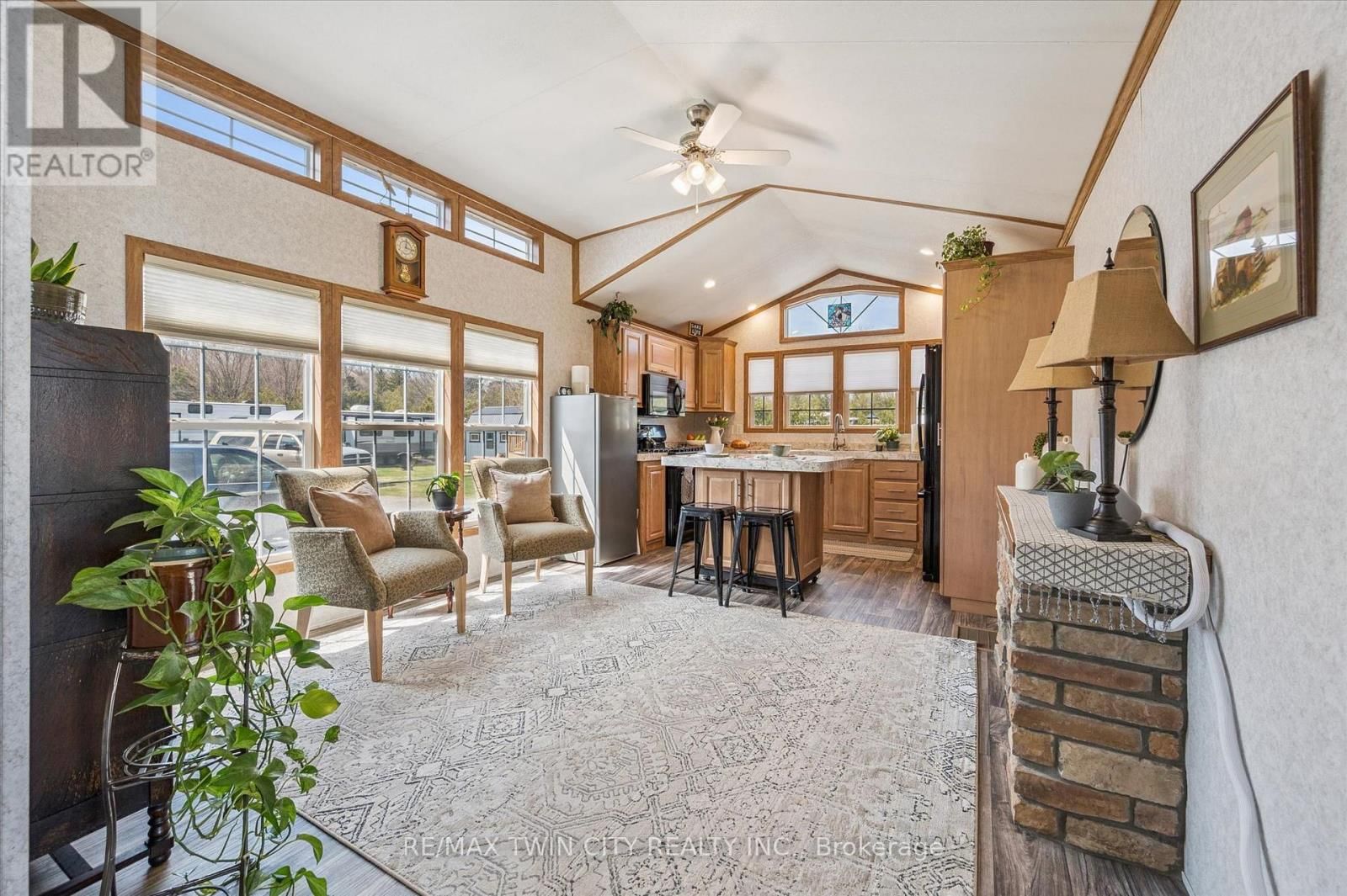 83 - 930 LAKESHORE ROAD Image 8