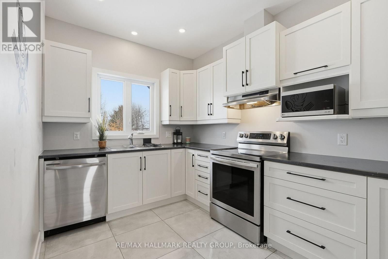 294 TRILLIUM CIRCLE Image 12