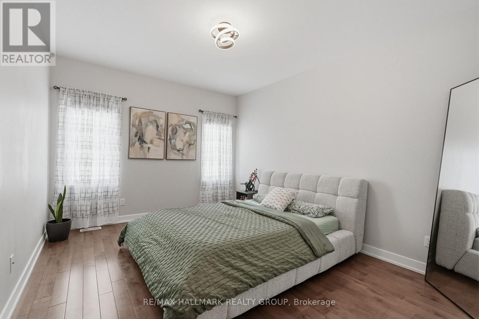 294 TRILLIUM CIRCLE Image 17