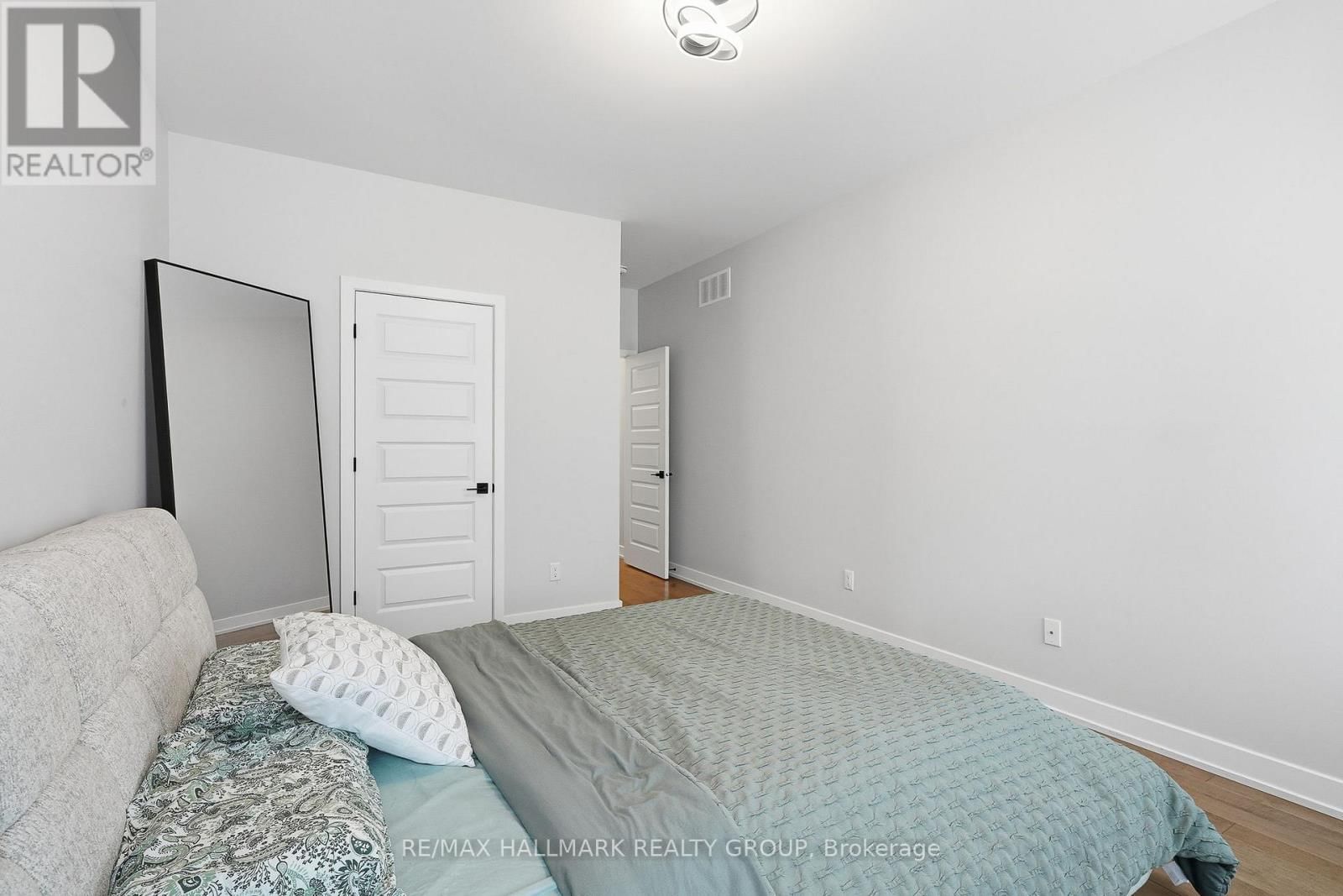 294 TRILLIUM CIRCLE Image 18