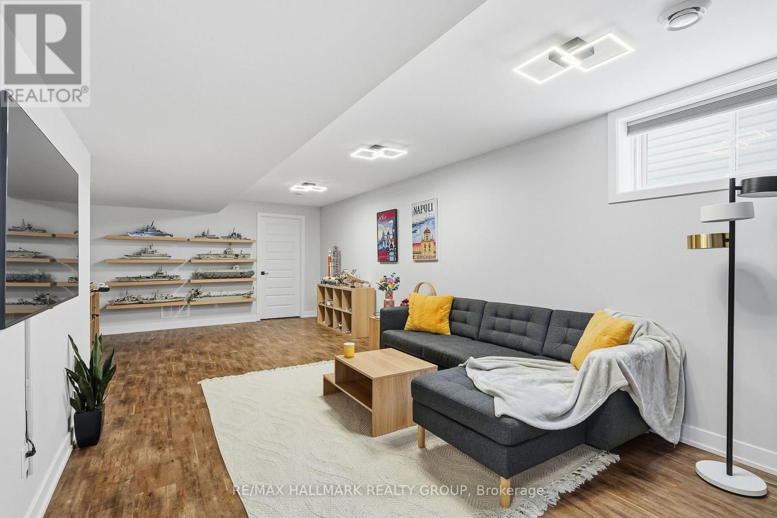 294 TRILLIUM CIRCLE Image 22