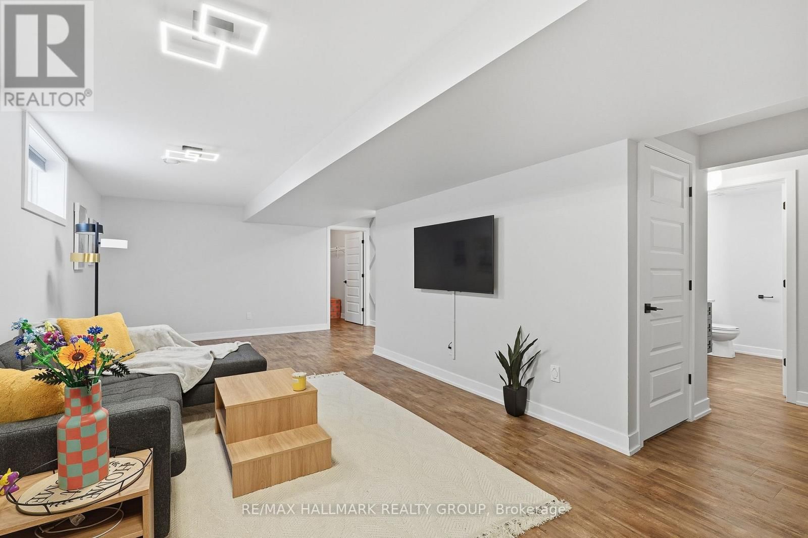 294 TRILLIUM CIRCLE Image 24