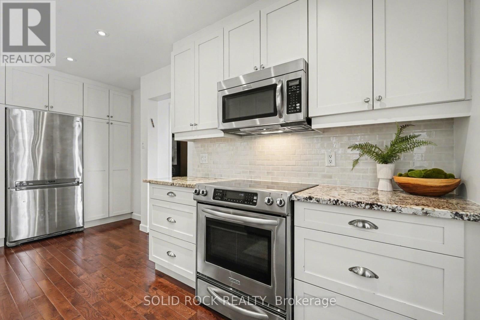 51 PEMBERTON CRESCENT Image 11