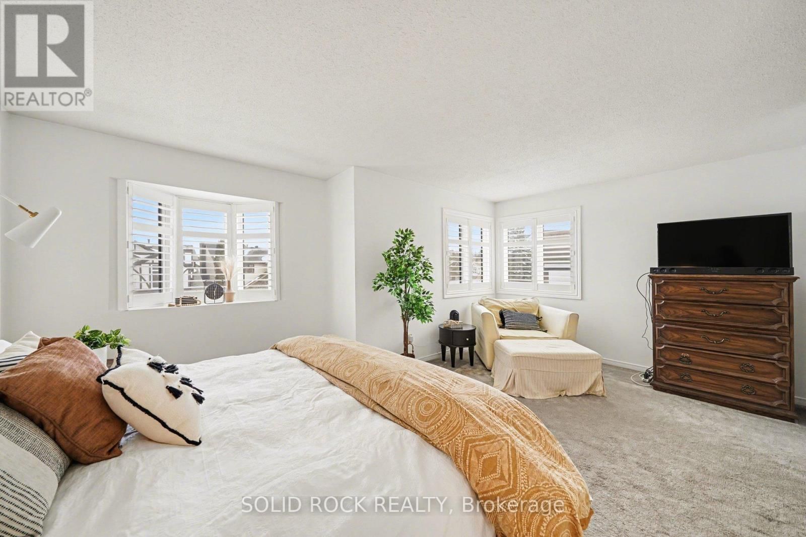 51 PEMBERTON CRESCENT Image 16