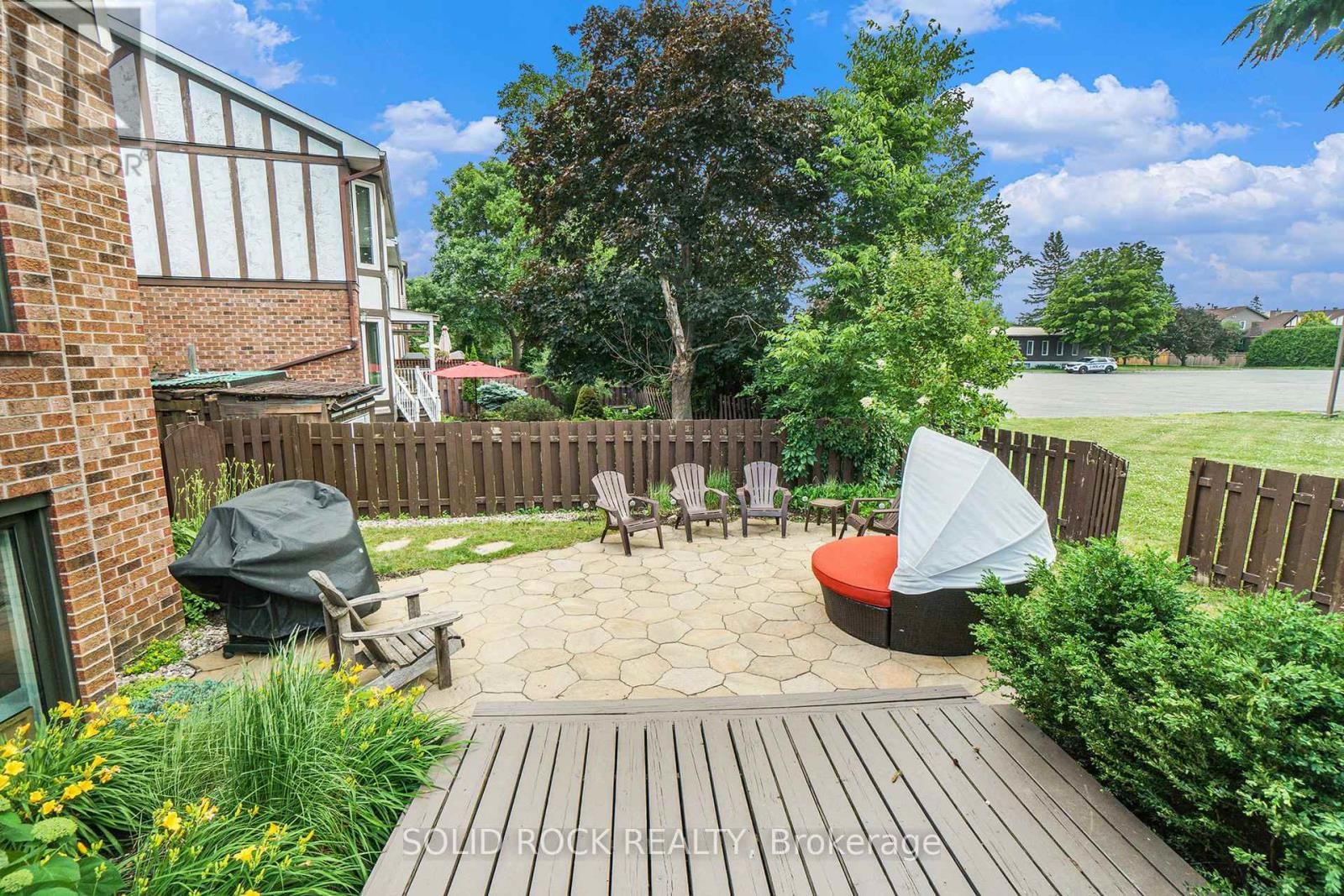 51 PEMBERTON CRESCENT Image 3