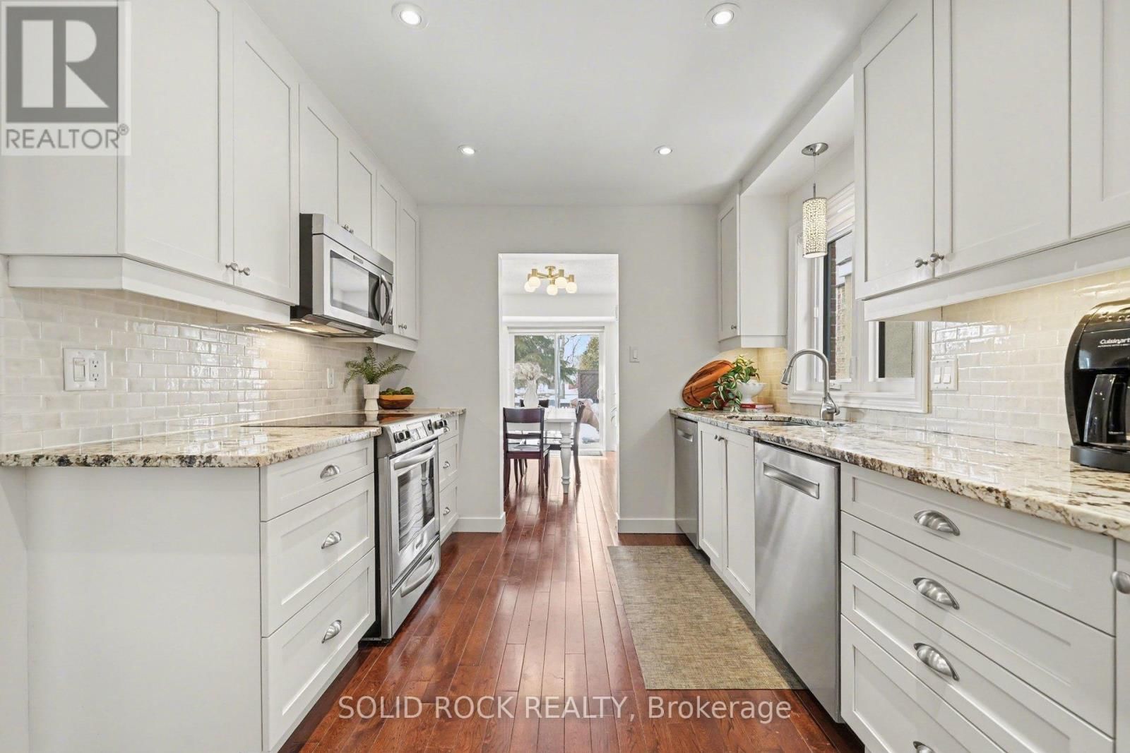 51 PEMBERTON CRESCENT Image 9