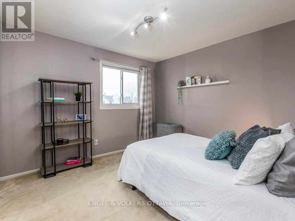 31 CASTLEGREEN PRIVATE Image 18