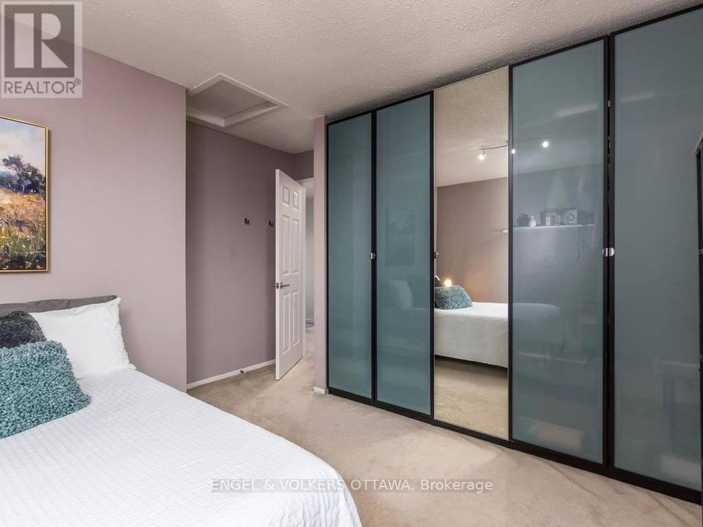 31 CASTLEGREEN PRIVATE Image 19