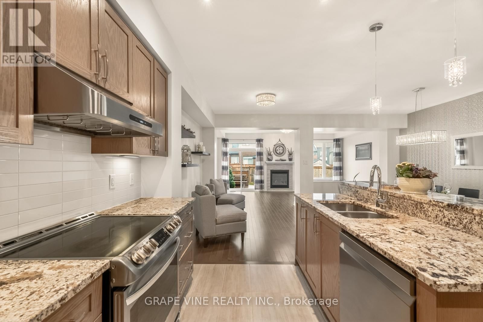 383 MEMORIAL GROVE Image 10