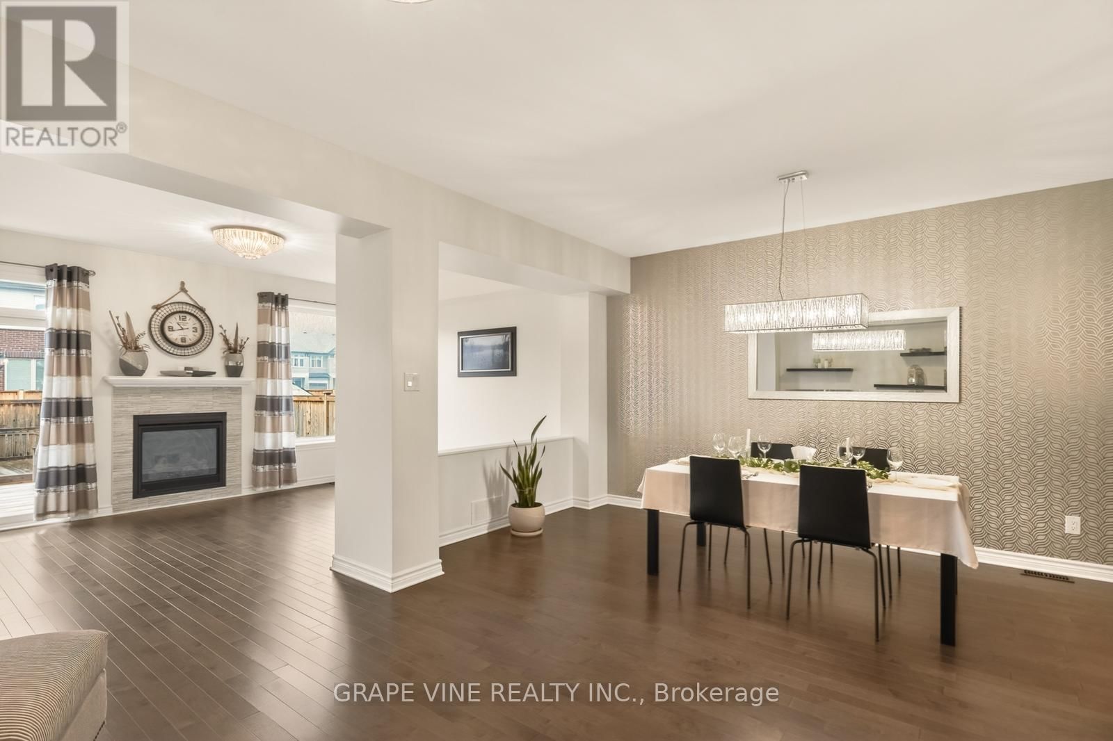 383 MEMORIAL GROVE Image 12