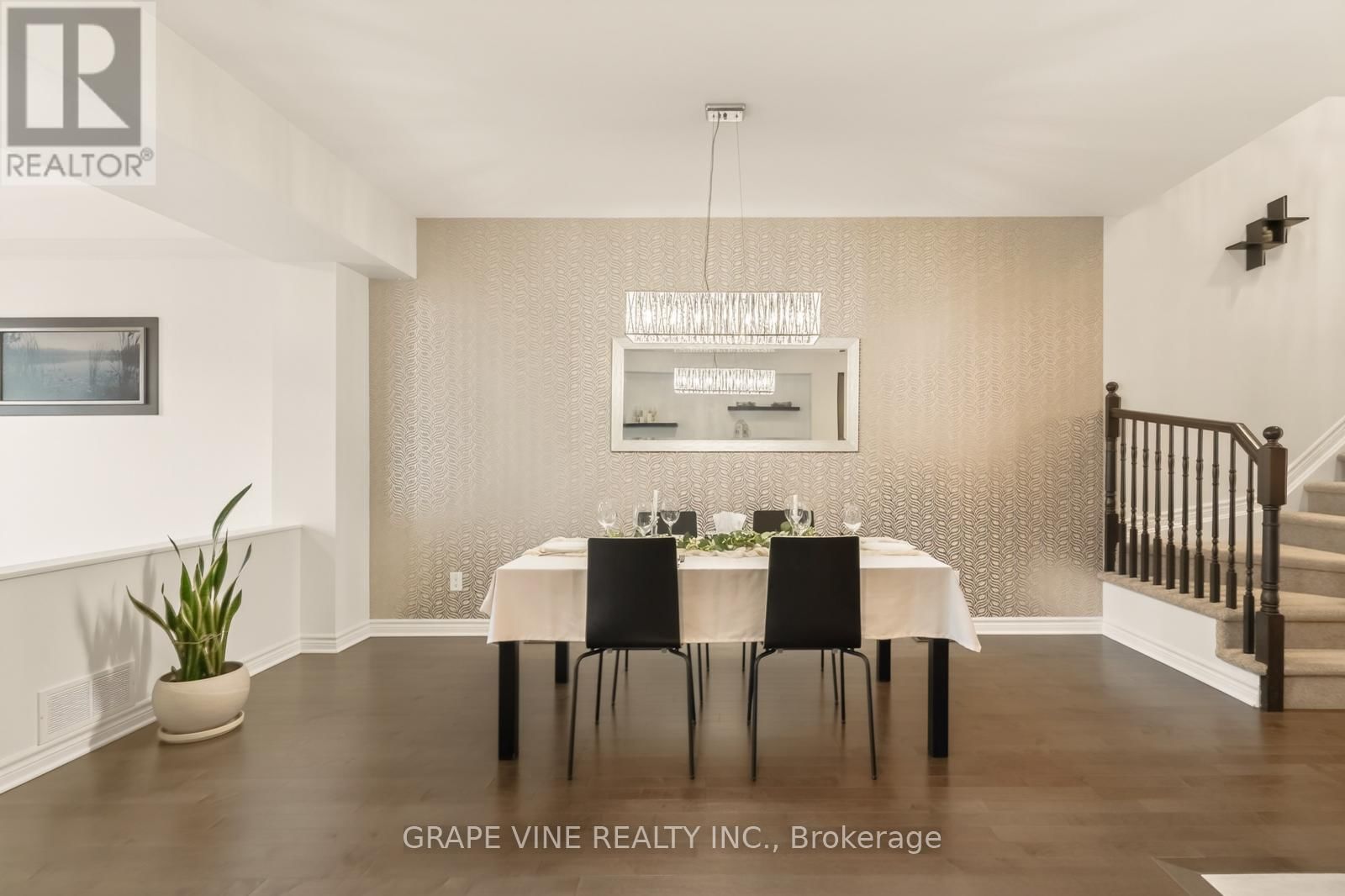 383 MEMORIAL GROVE Image 13