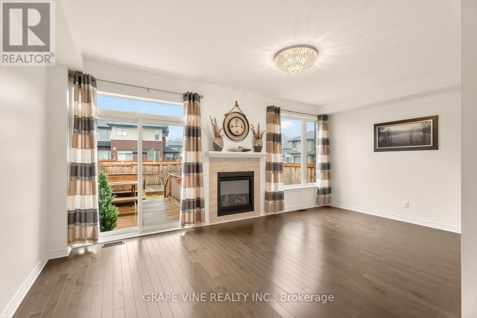 383 MEMORIAL GROVE Image 14