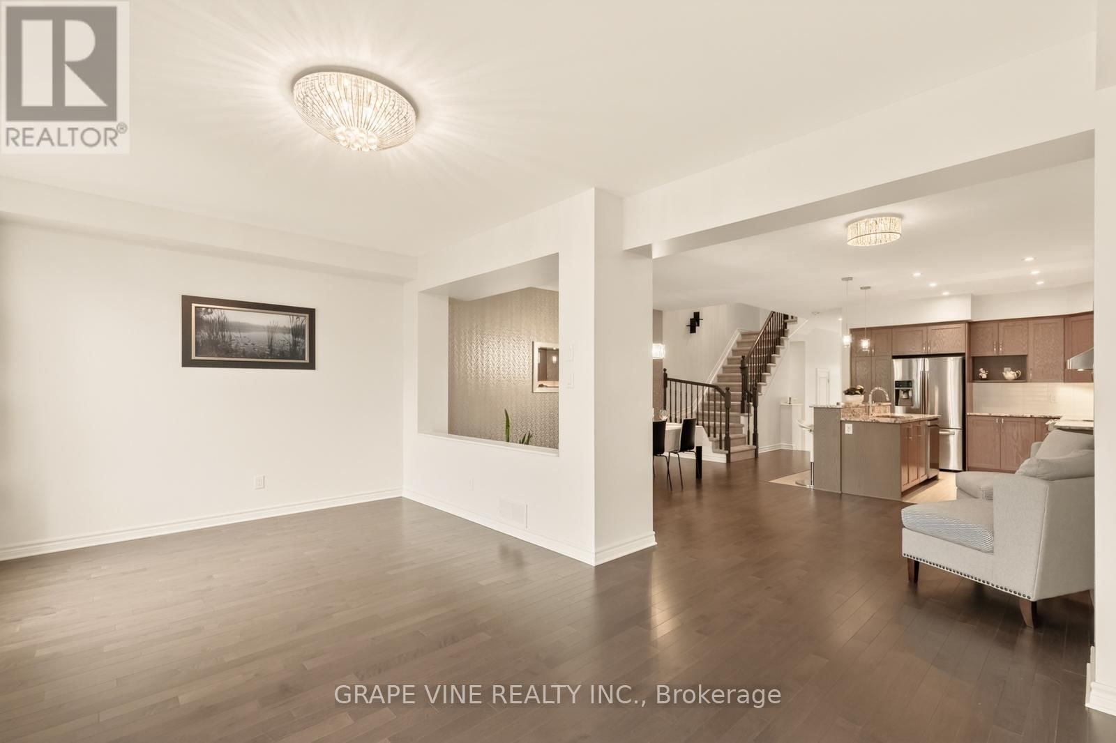 383 MEMORIAL GROVE Image 15