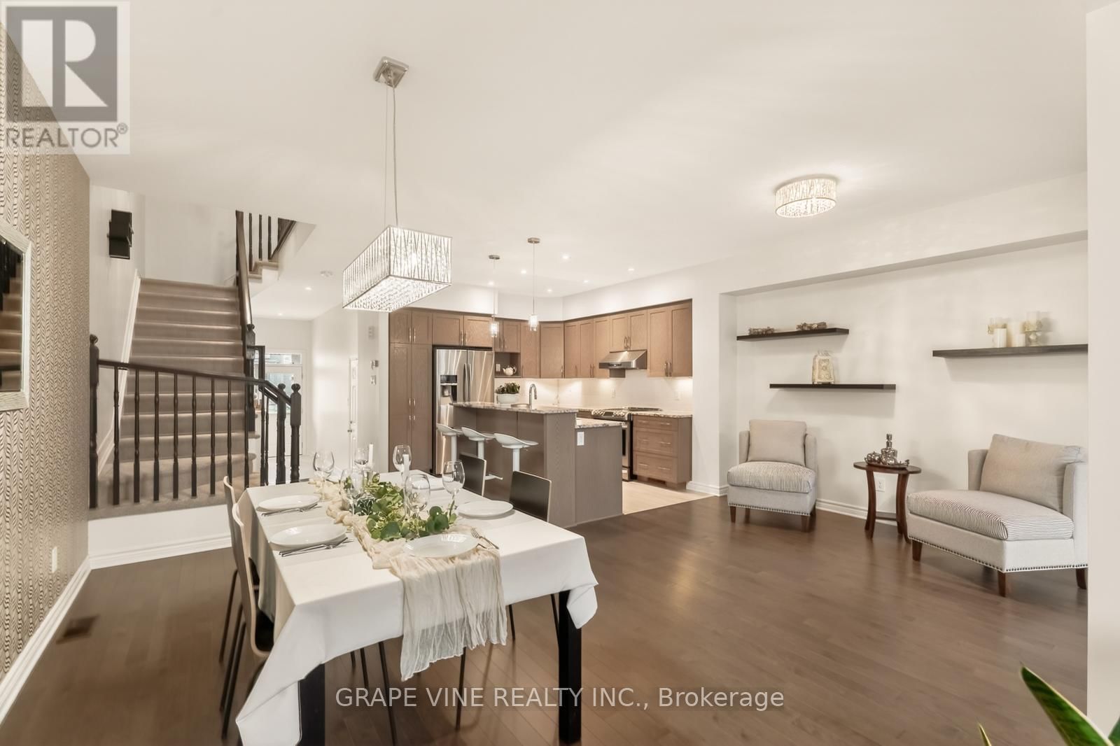 383 MEMORIAL GROVE Image 16