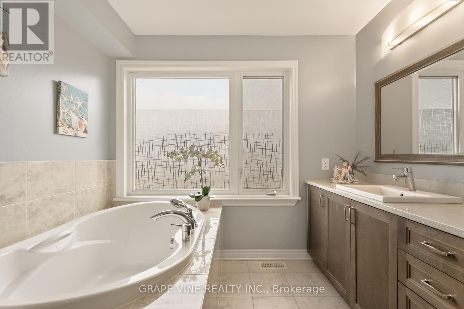 383 MEMORIAL GROVE Image 20