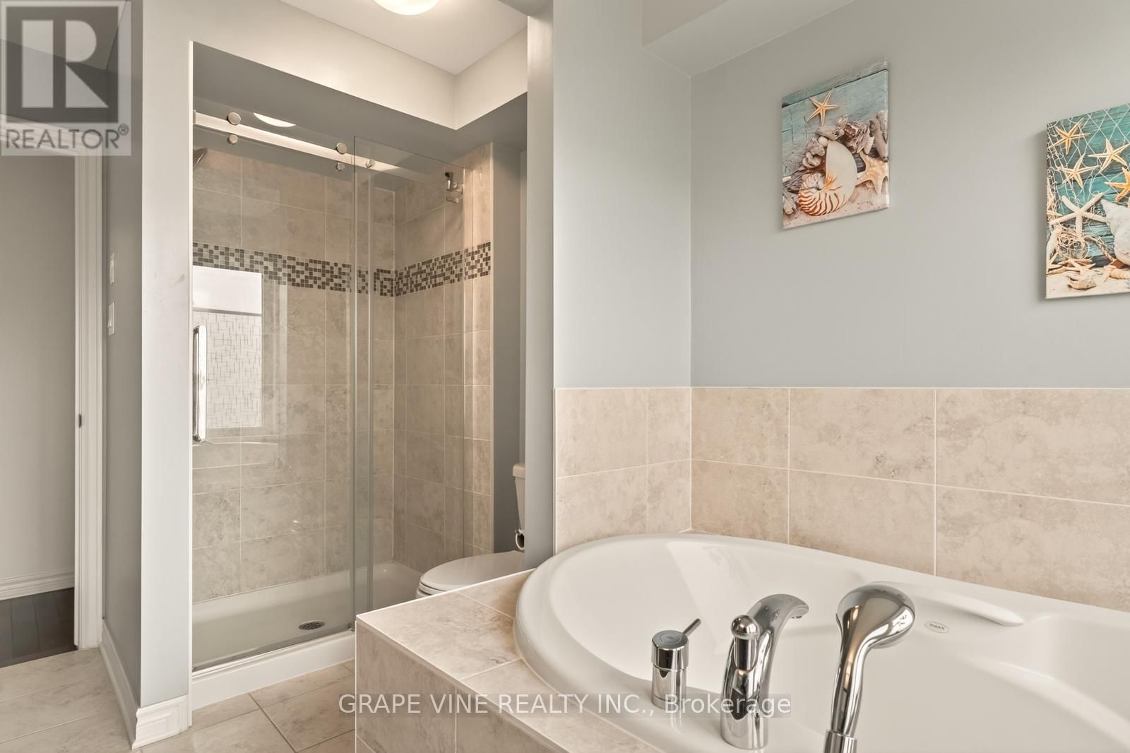 383 MEMORIAL GROVE Image 21