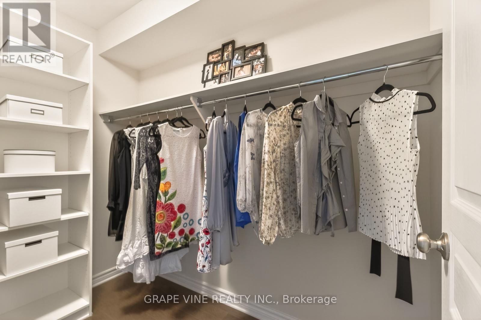 383 MEMORIAL GROVE Image 22