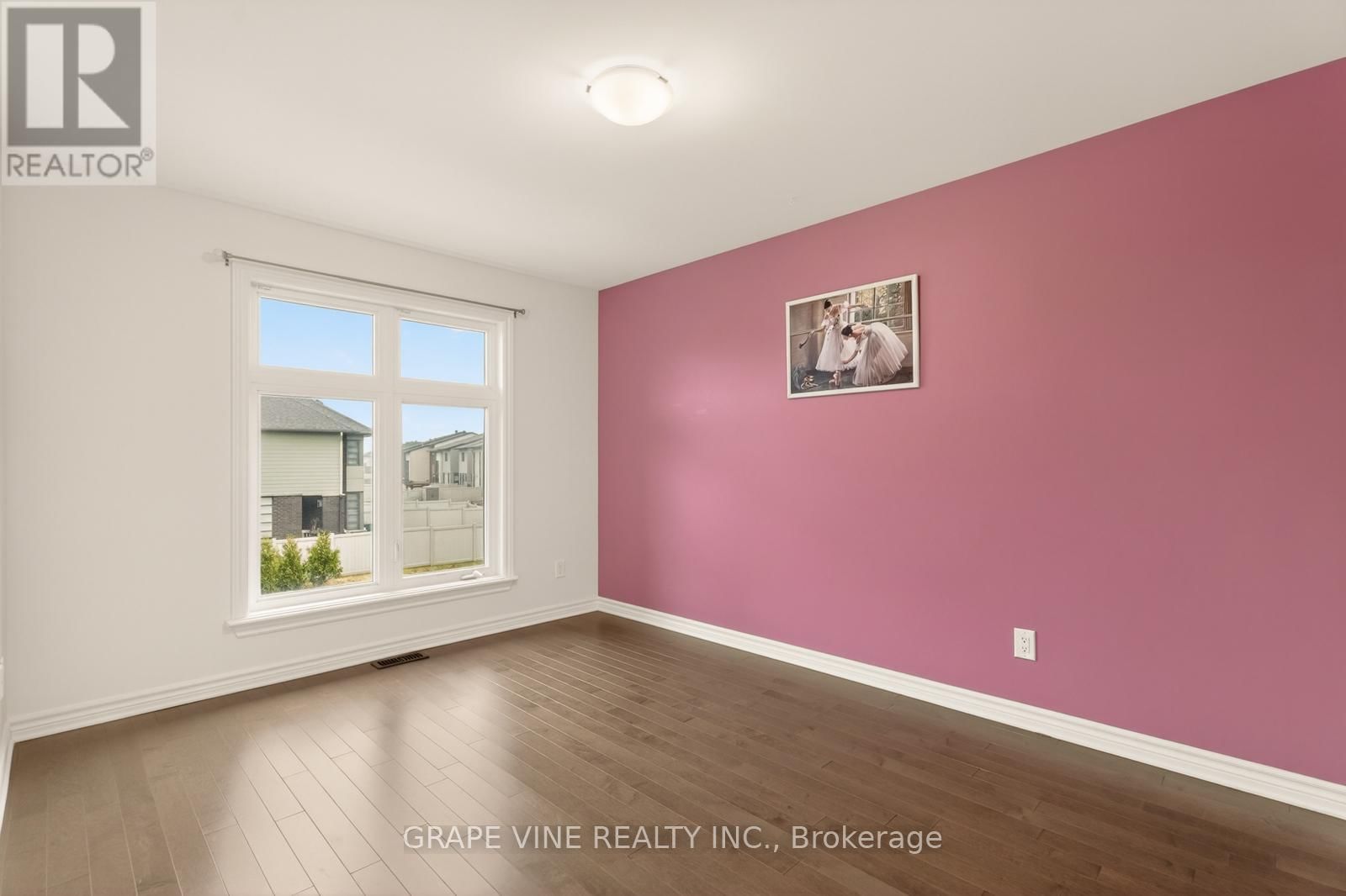 383 MEMORIAL GROVE Image 28