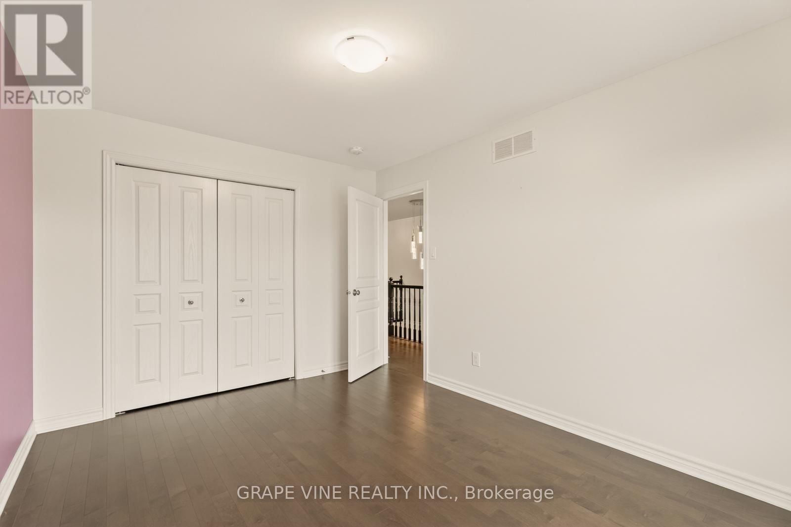 383 MEMORIAL GROVE Image 29