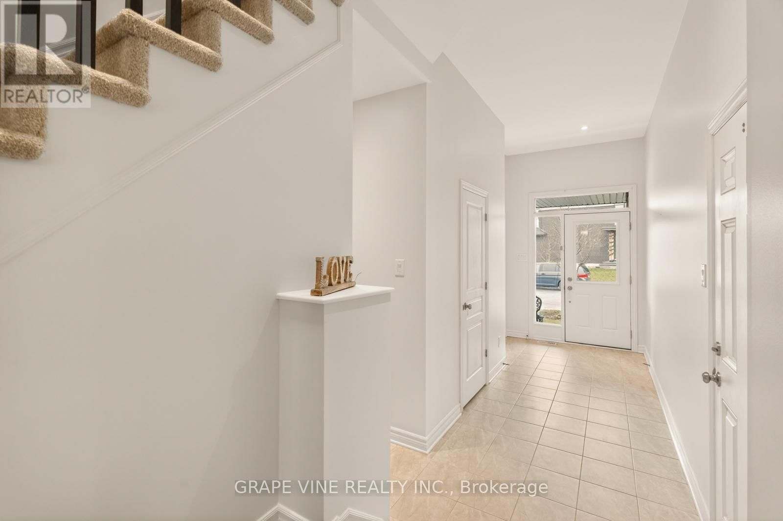 383 MEMORIAL GROVE Image 3