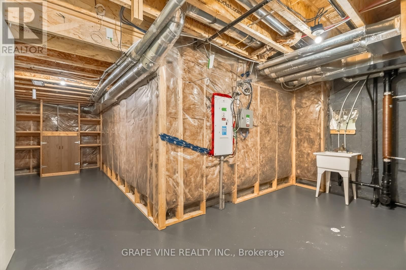 383 MEMORIAL GROVE Image 32