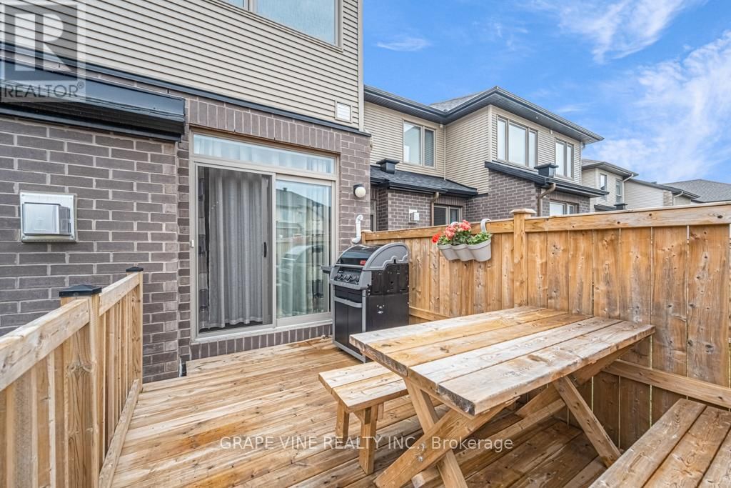 383 MEMORIAL GROVE Image 35