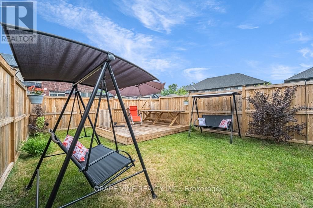 383 MEMORIAL GROVE Image 37