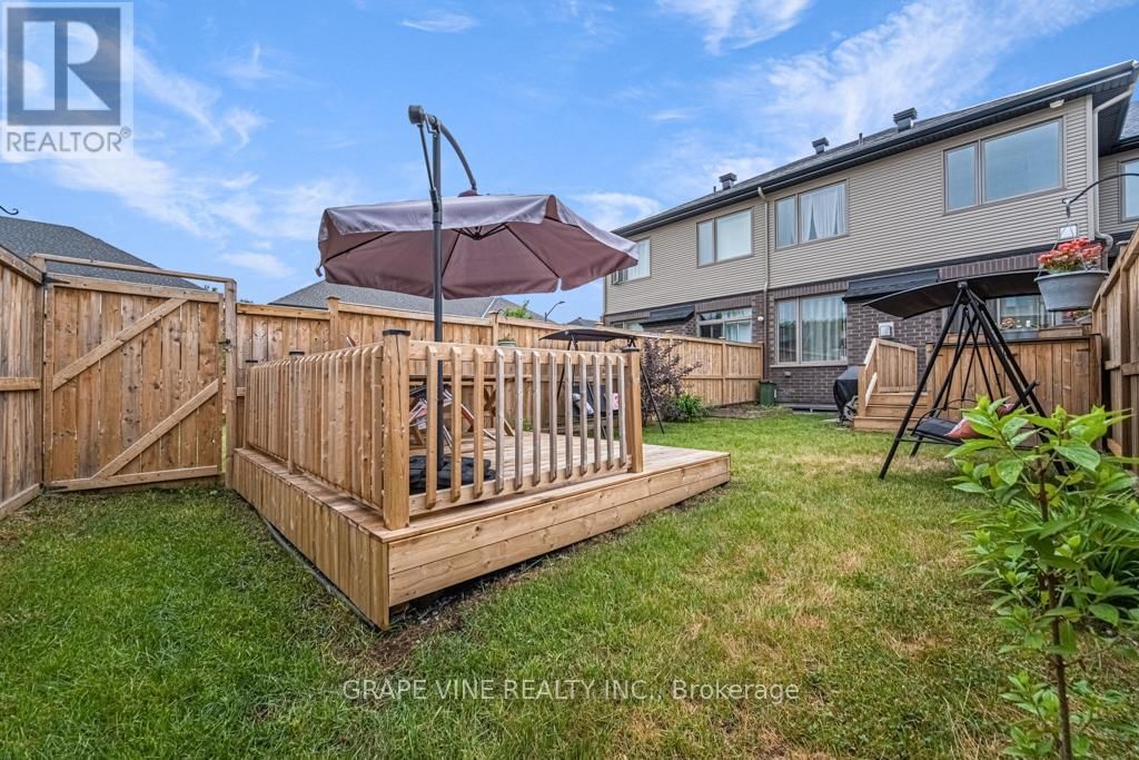 383 MEMORIAL GROVE Image 39