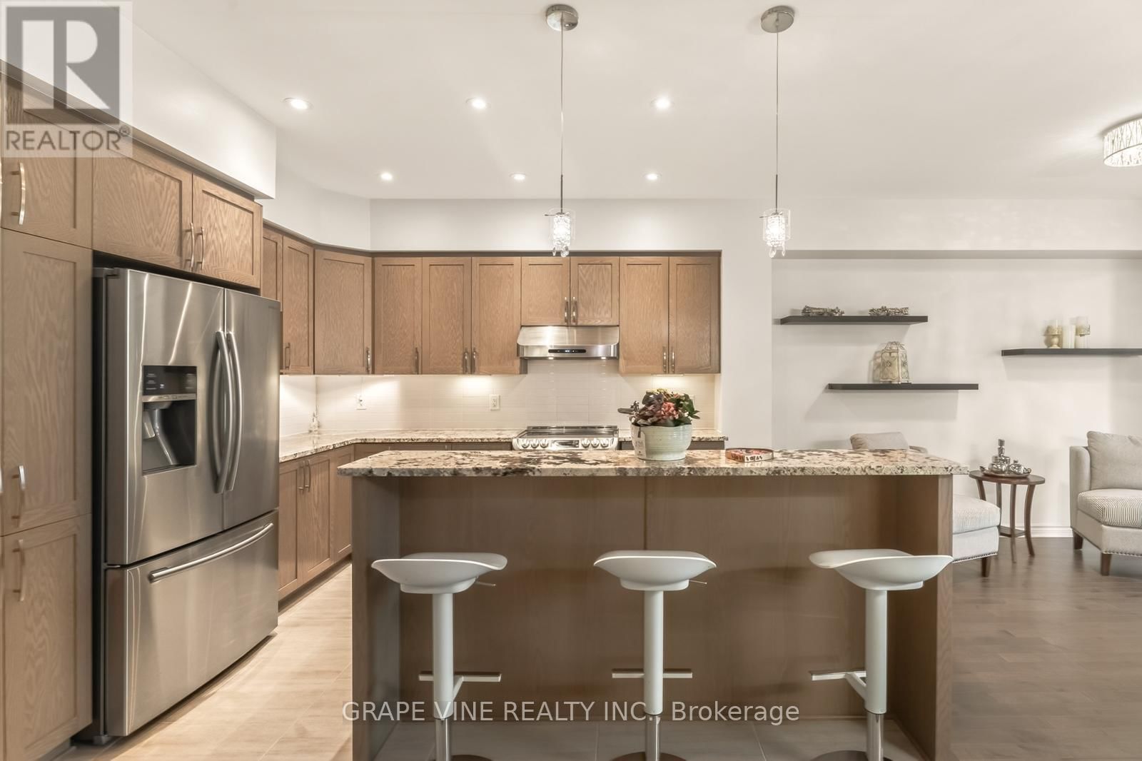 383 MEMORIAL GROVE Image 7