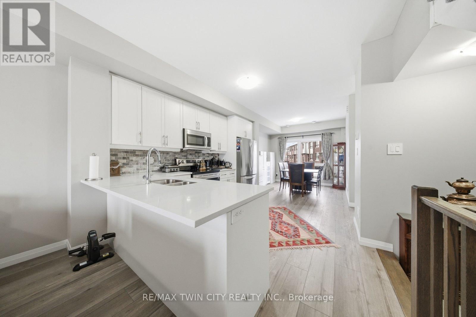 46 - 720 GREY STREET Image 12