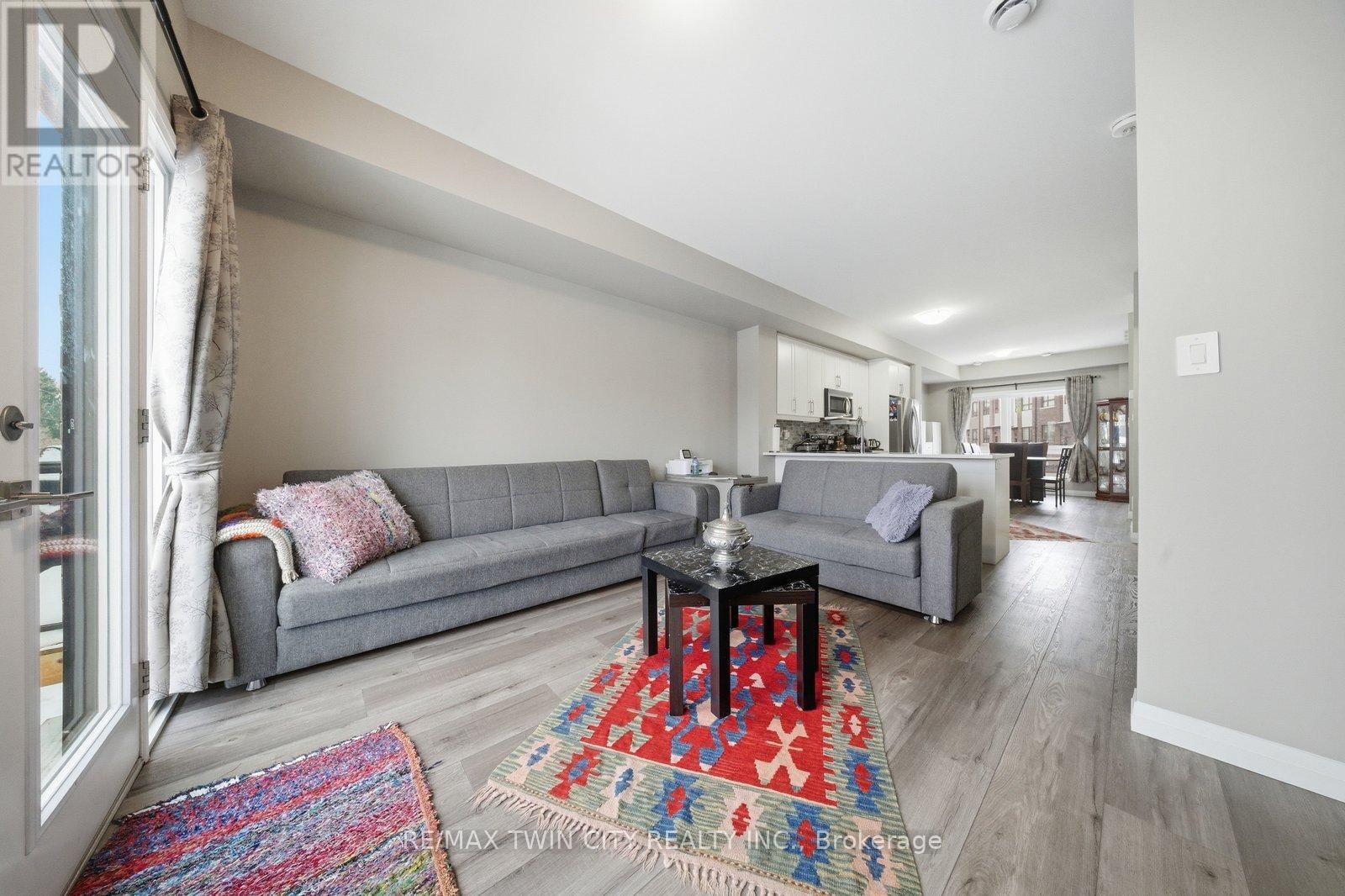 46 - 720 GREY STREET Image 16