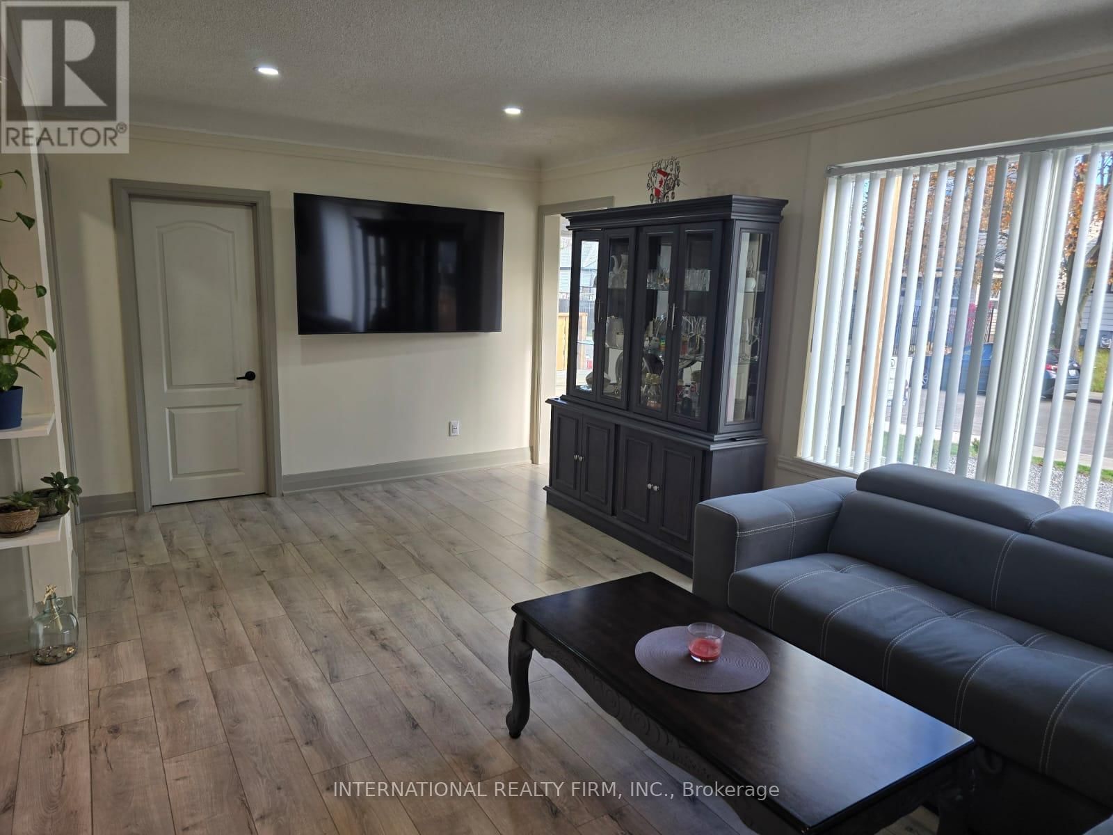 731 KNOX AVENUE Image 11