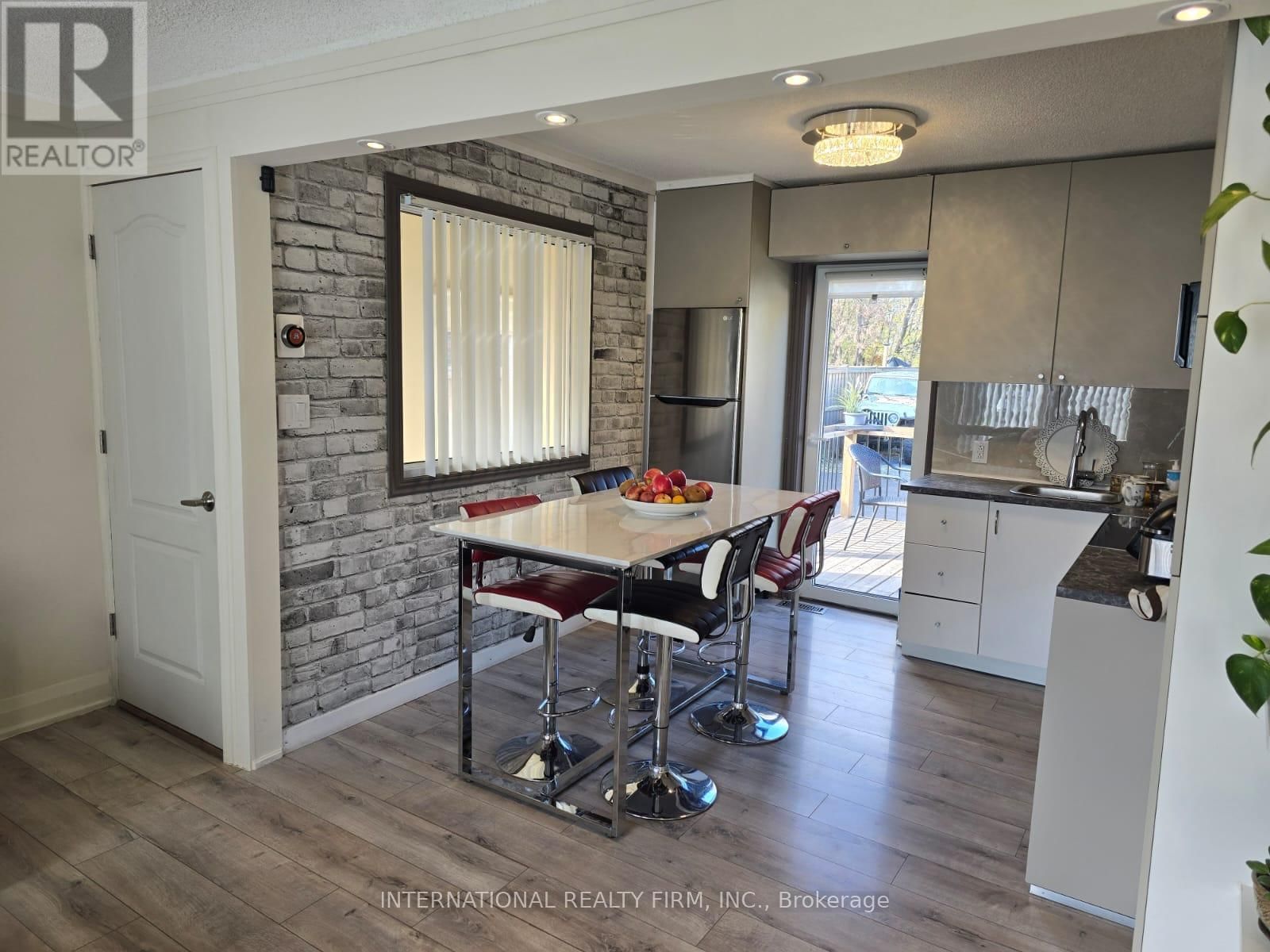 731 KNOX AVENUE Image 12