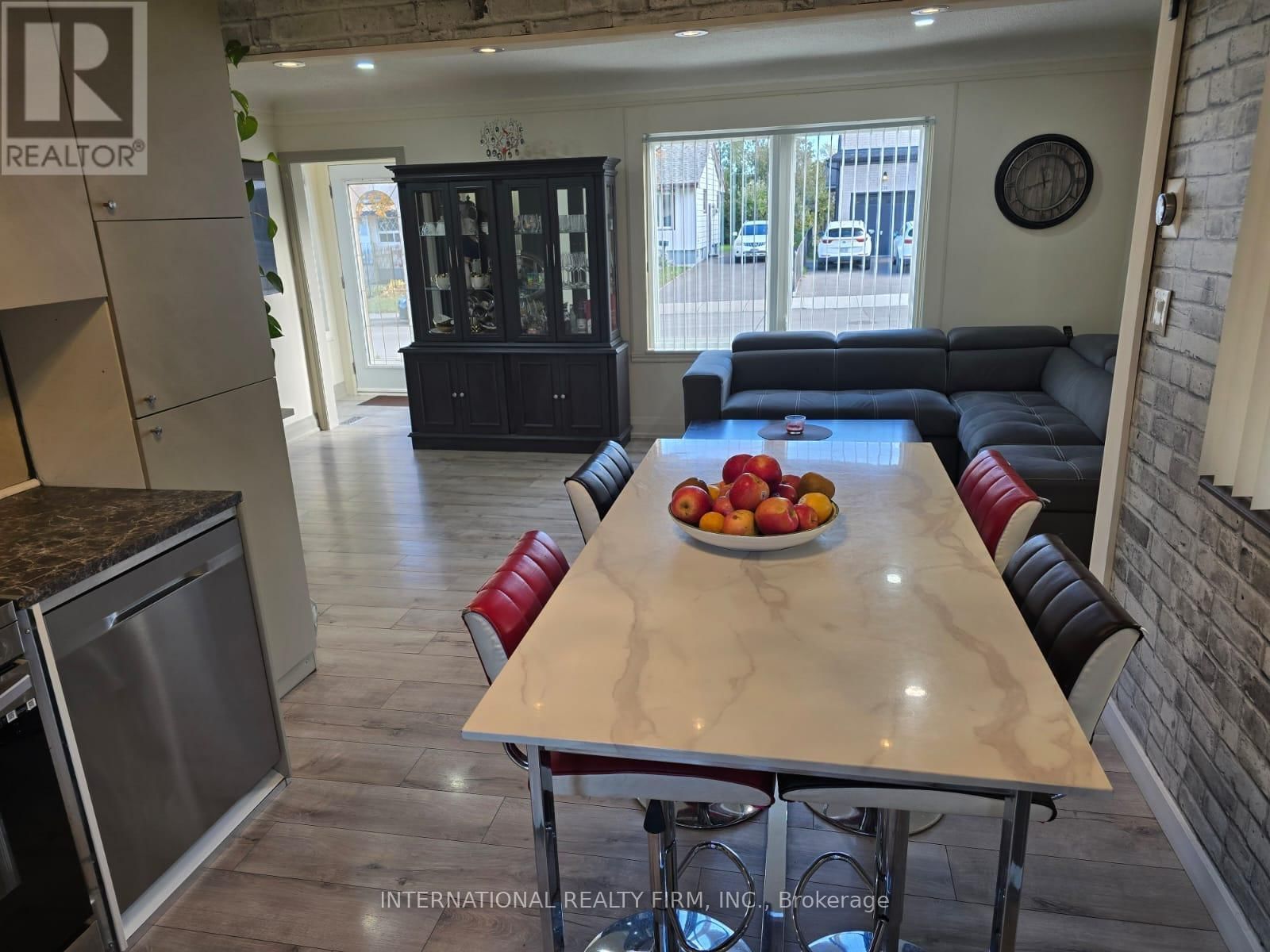 731 KNOX AVENUE Image 15