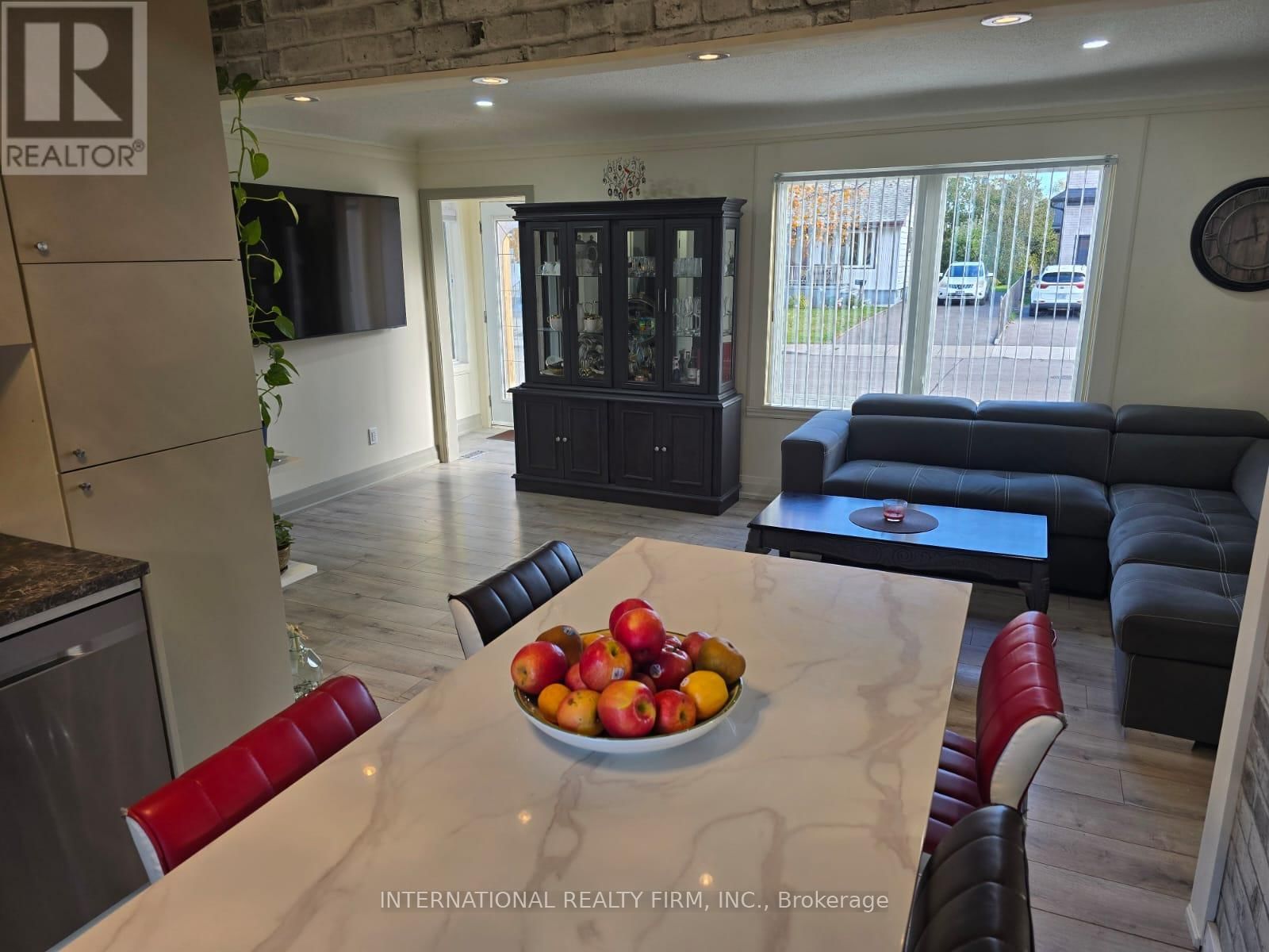 731 KNOX AVENUE Image 16