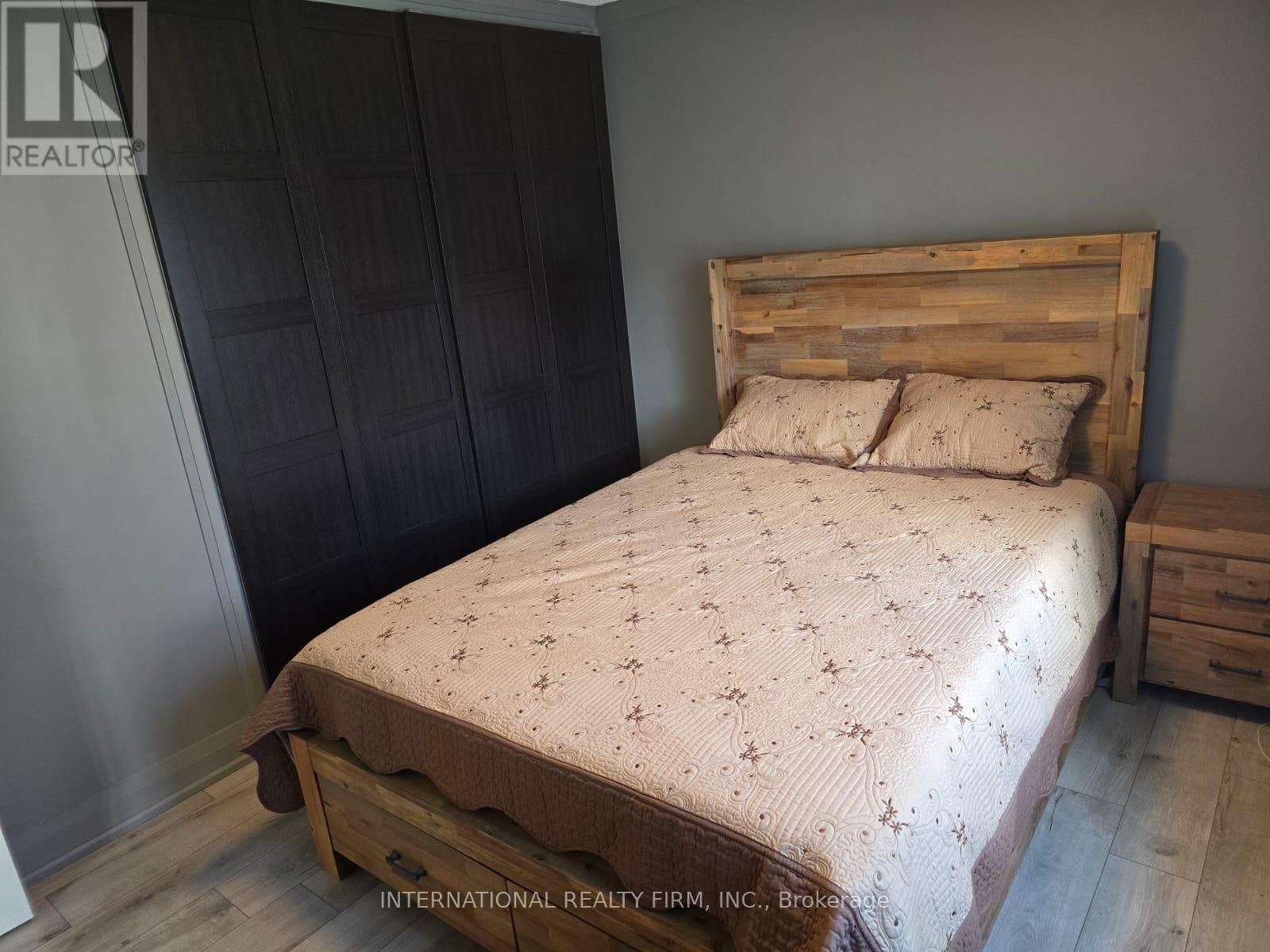 731 KNOX AVENUE Image 18