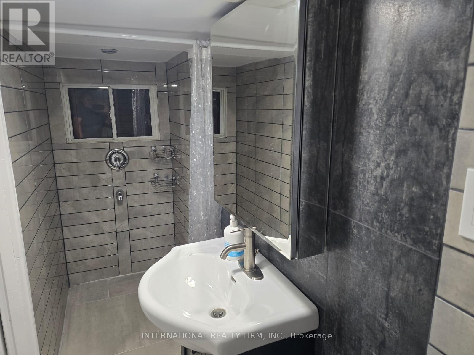 731 KNOX AVENUE Image 30