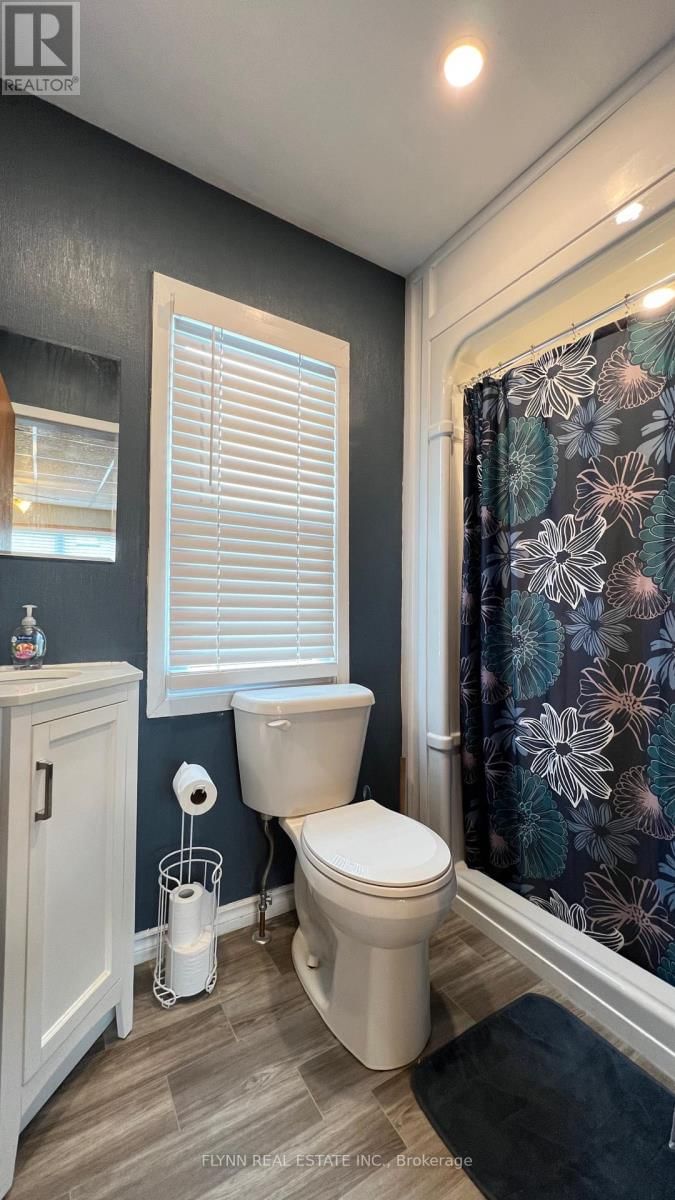 6594 BARKER STREET Image 14