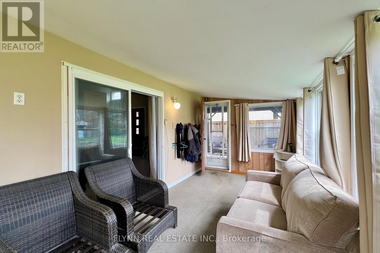 6594 BARKER STREET Image 17
