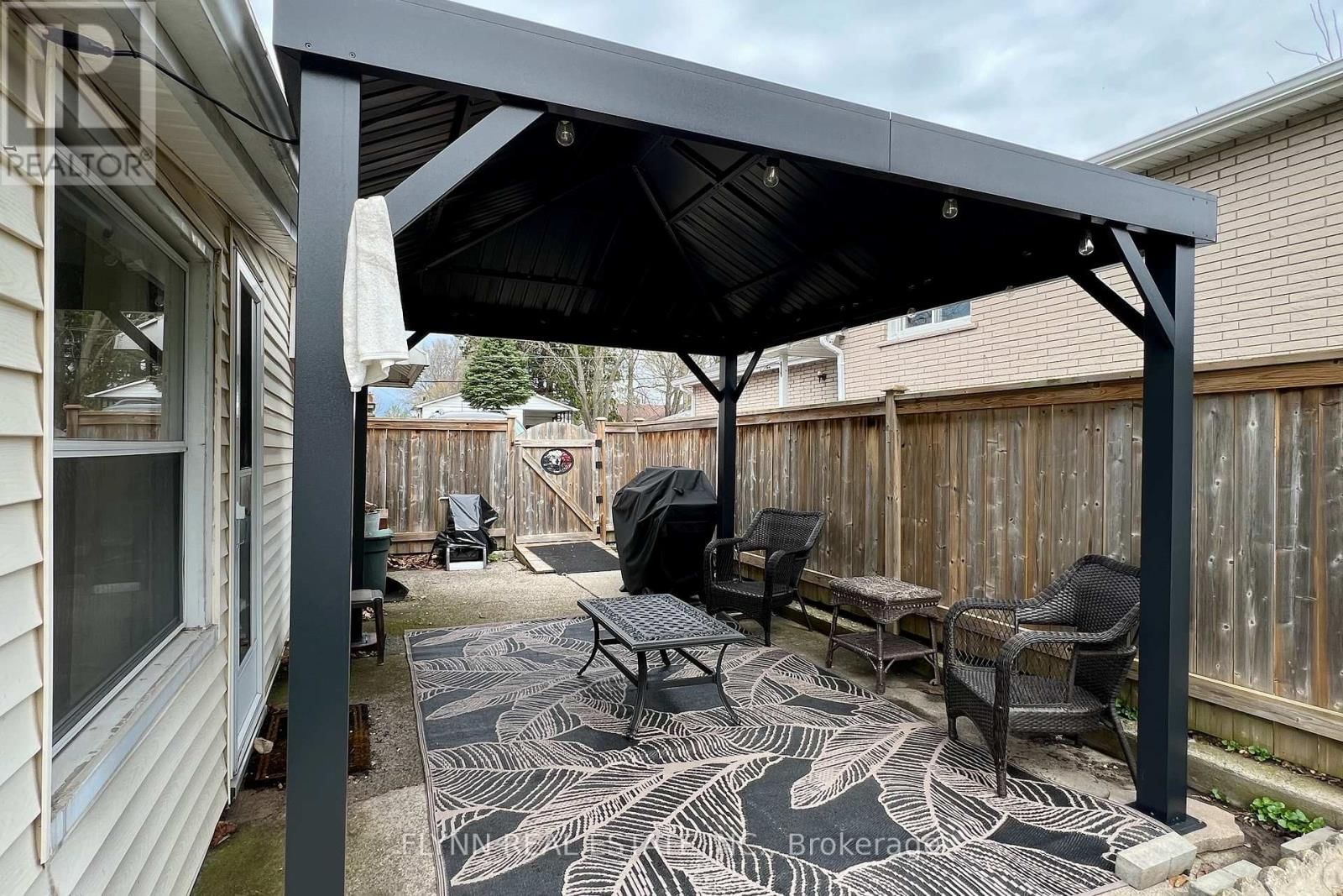 6594 BARKER STREET Image 19