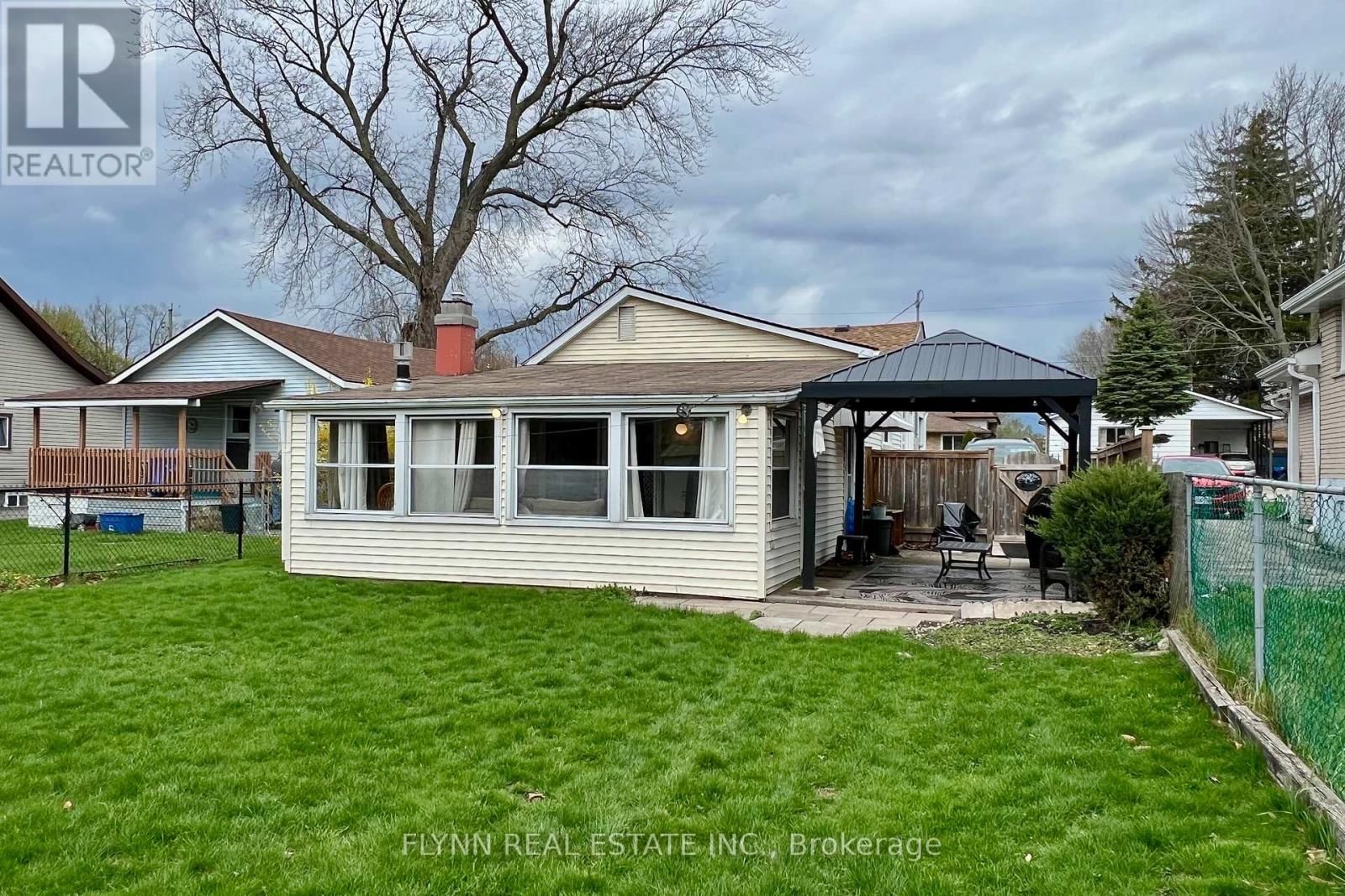 6594 BARKER STREET Image 21